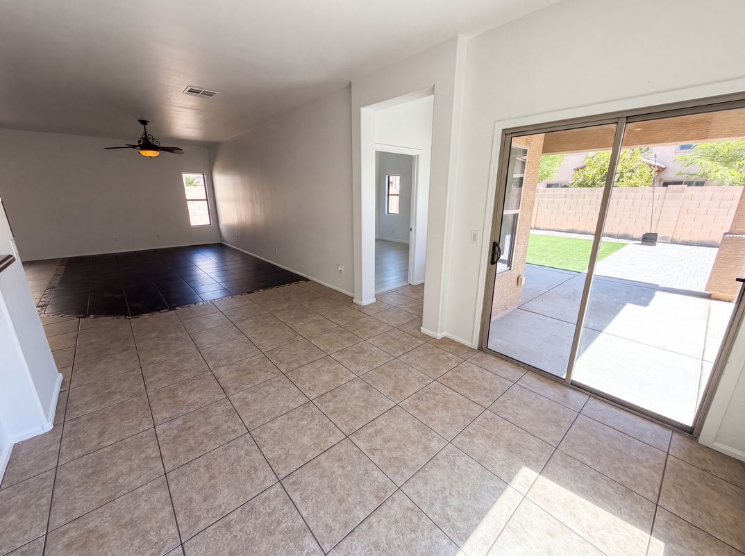 Photo 8 of 27 of 934 E Overlin Dr, Avondale, AZ