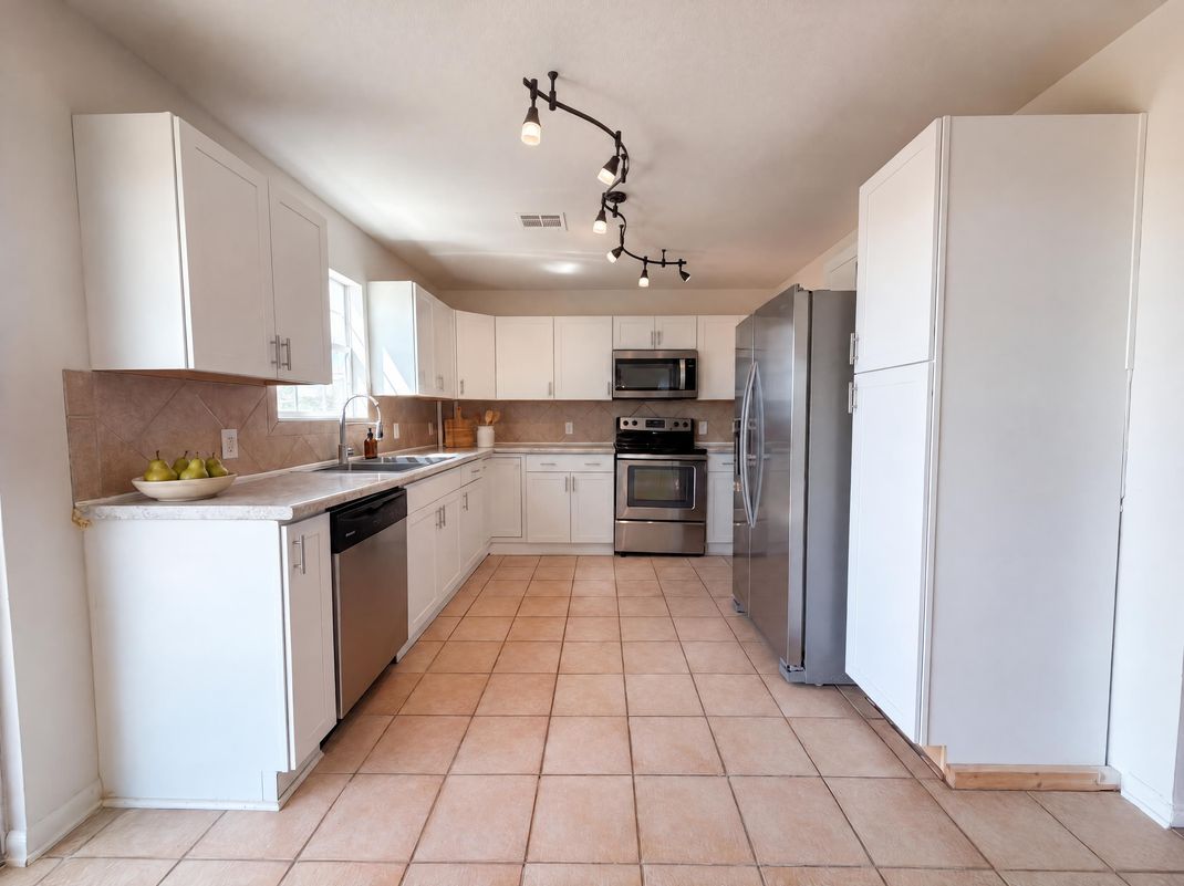 Property photo 2 of 2408 Mikulec Dr