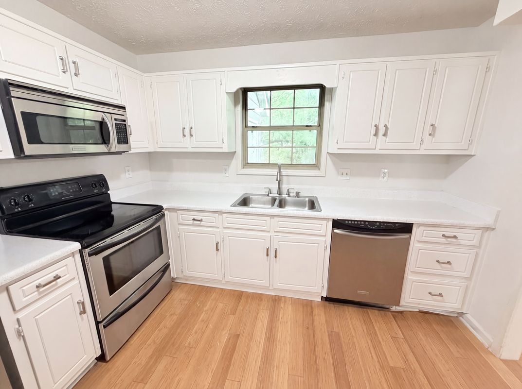Property photo 2 of 4558 Coopers Creek Pl SE