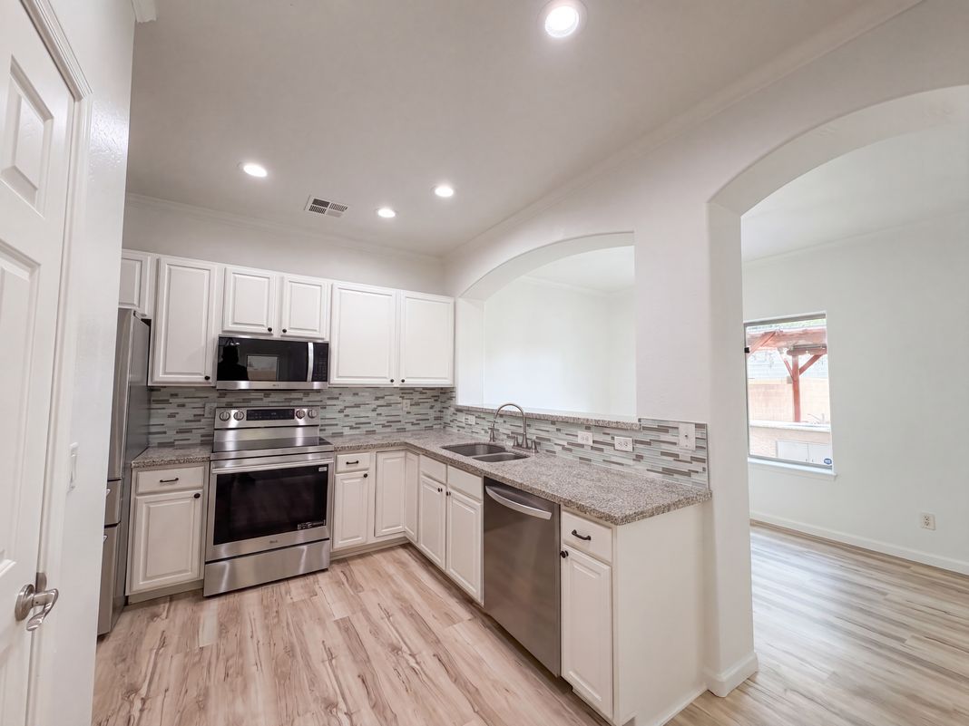 Property photo 2 of 5641 S 10th Dr
