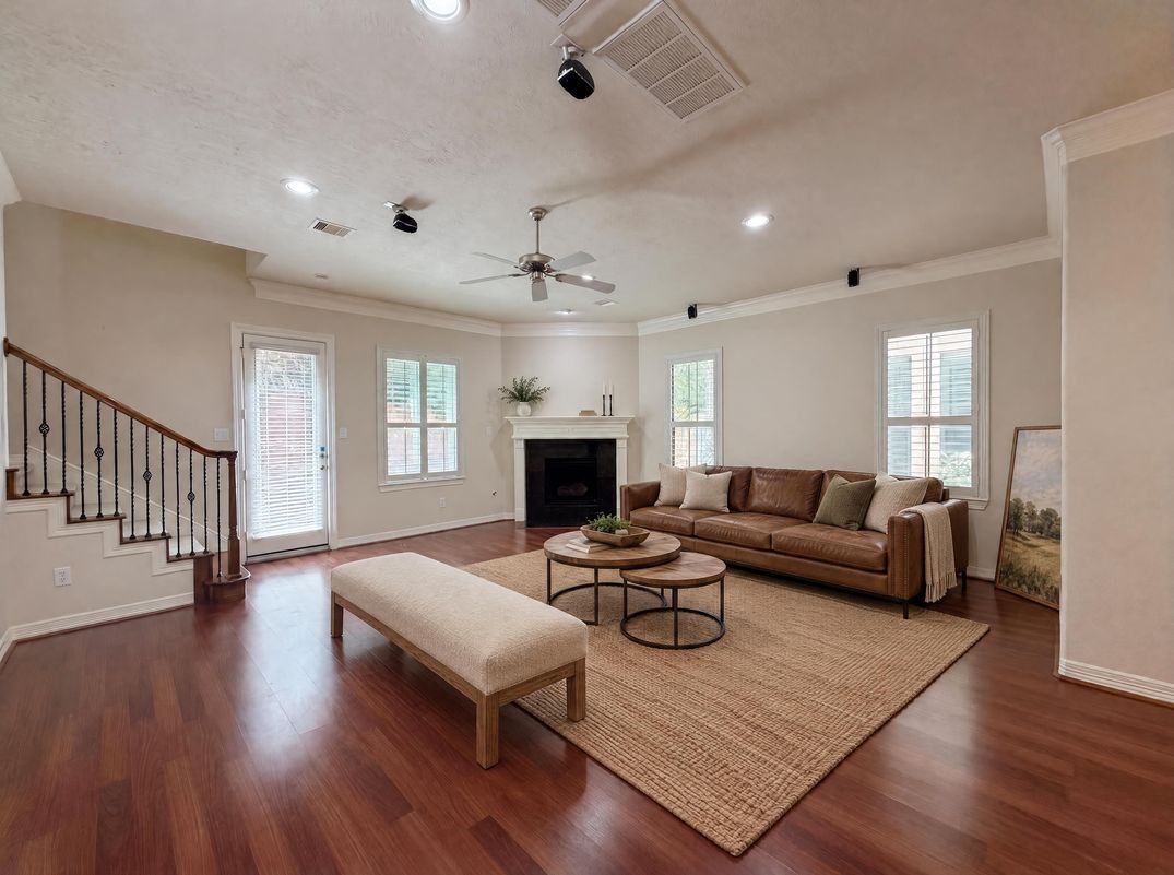 Property photo 3 of 2942 Royal Oaks Crst