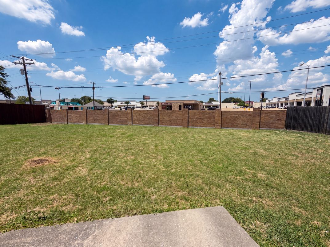 Photo 15 of 18 of 861 Pimernel Ln, Plano, TX