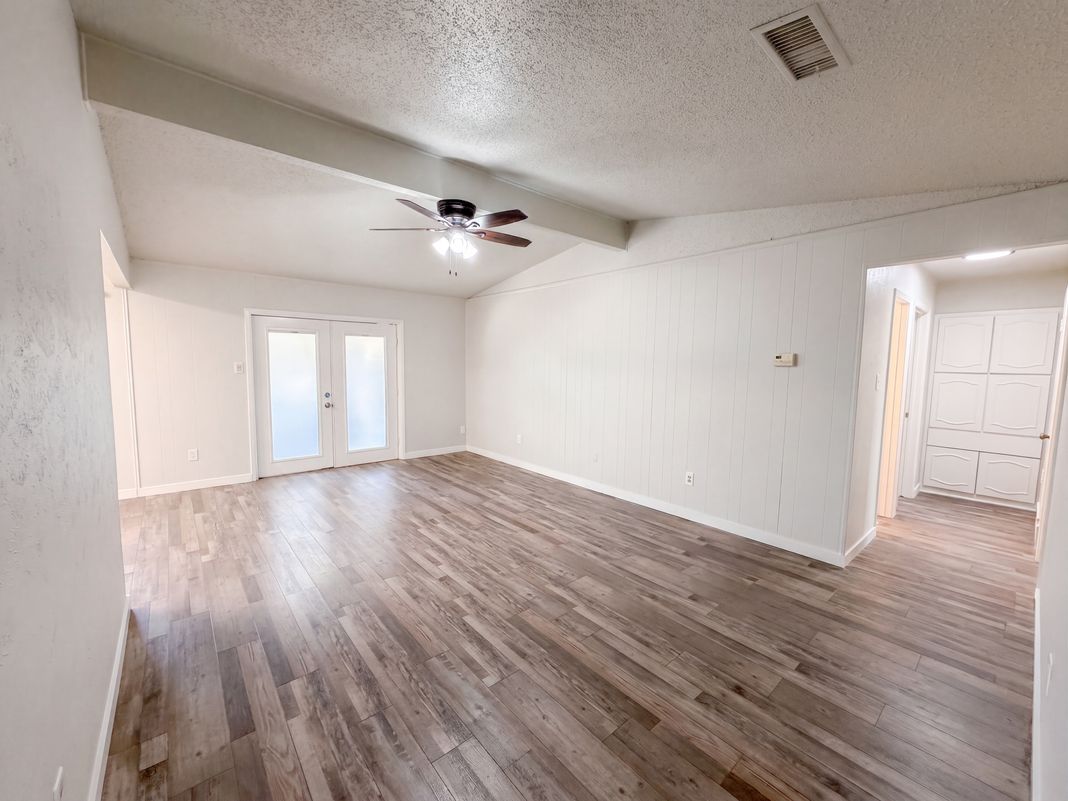 Property photo 3 of 6601 Oaklawn Dr