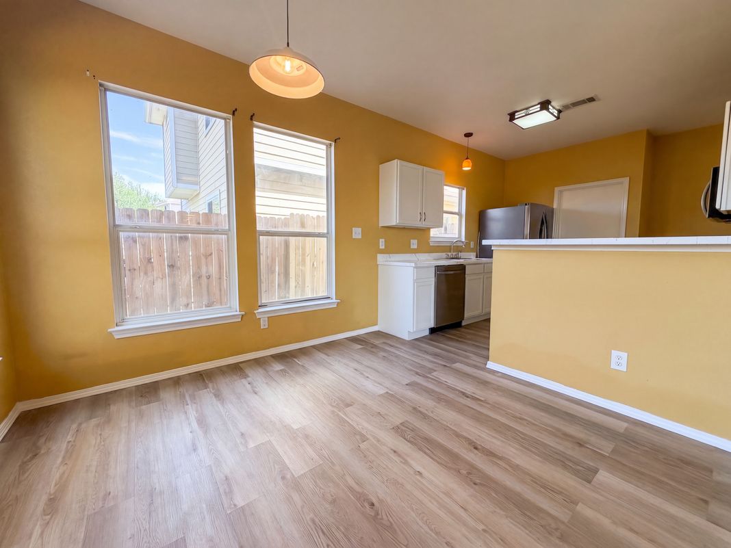 Property photo 2 of 5759 Midcrown Dr