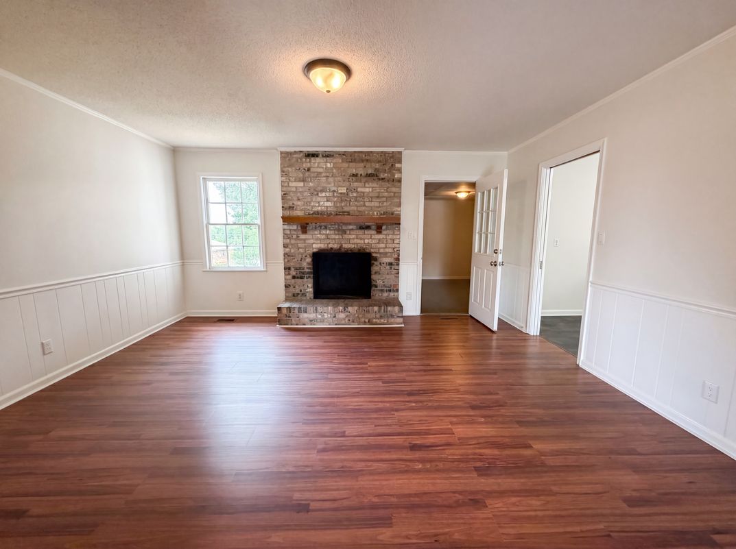 Property photo 3 of 814 Charles Rd