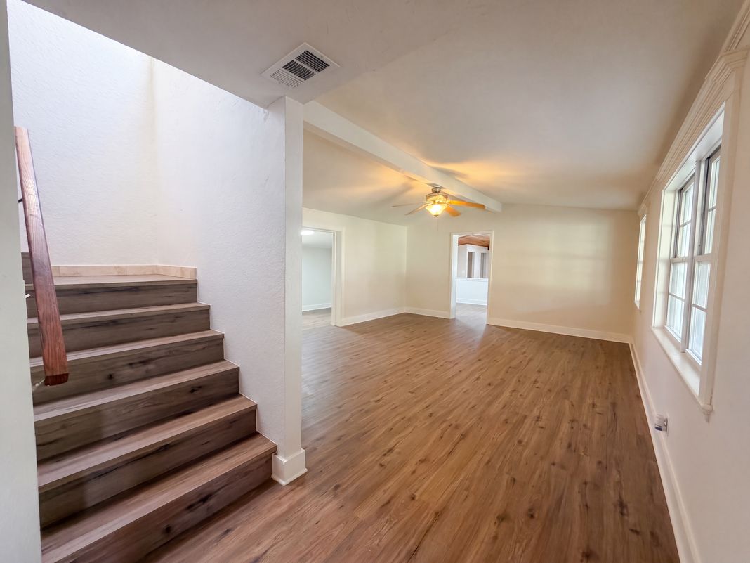 Property photo 3 of 7405 S Desoto St
