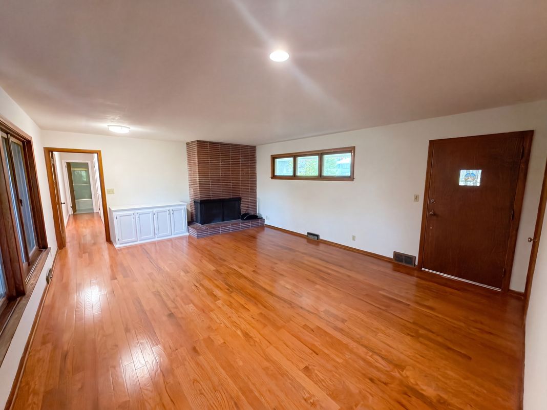 Property photo 3 of 2000 Herschel St