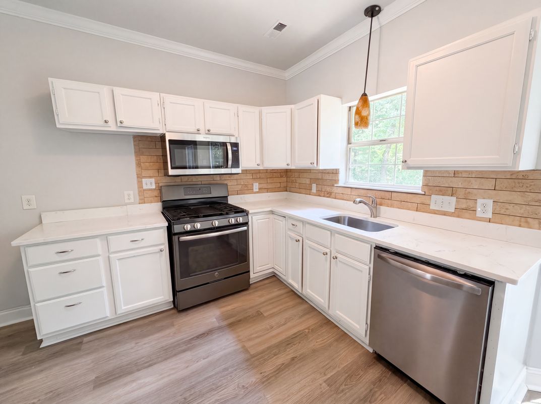 Property photo 2 of 1604 Rocky Glen Ln