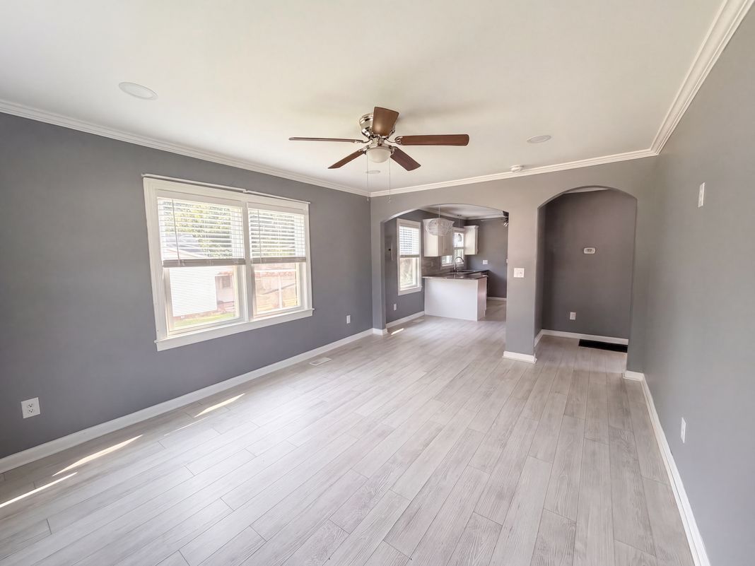 Property photo 3 of 946 N Logan St