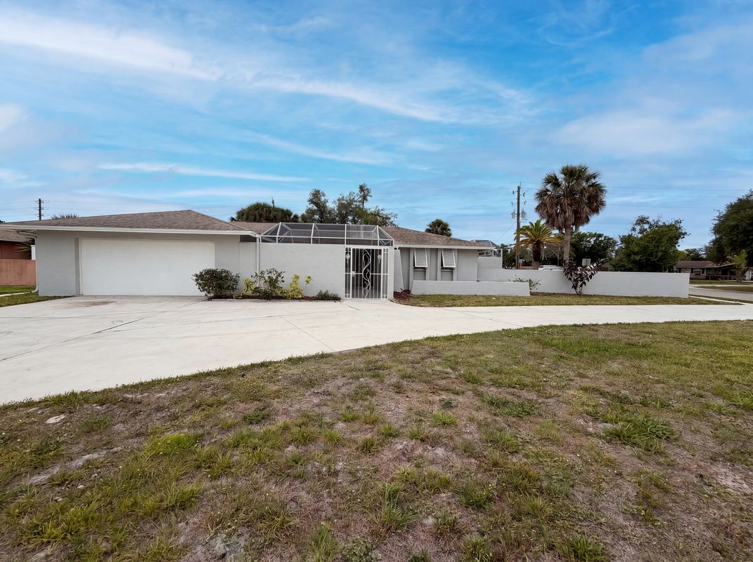 Property photo 1 of 1301 Lucaya Ave