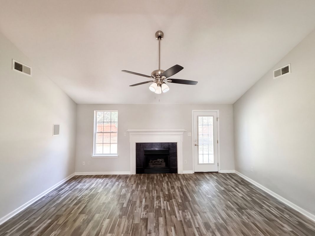 Property photo 3 of 3760 Sedgewick Dr SW