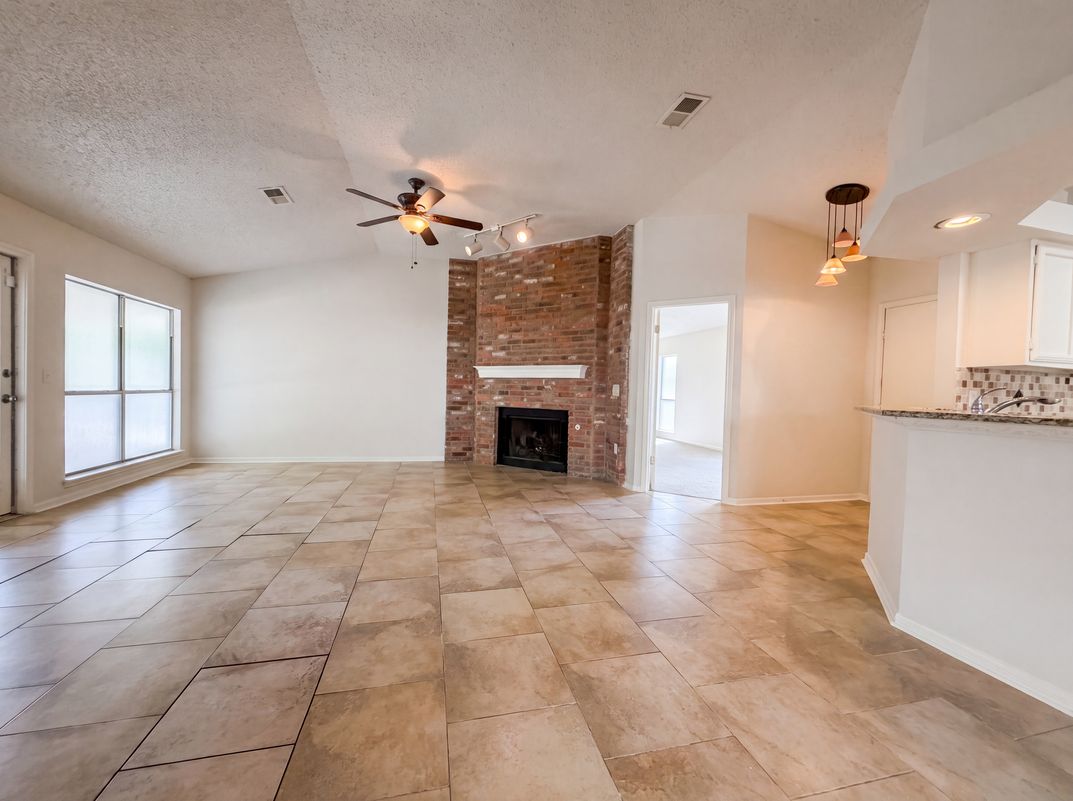 Property photo 3 of 6806 Raintree Frst