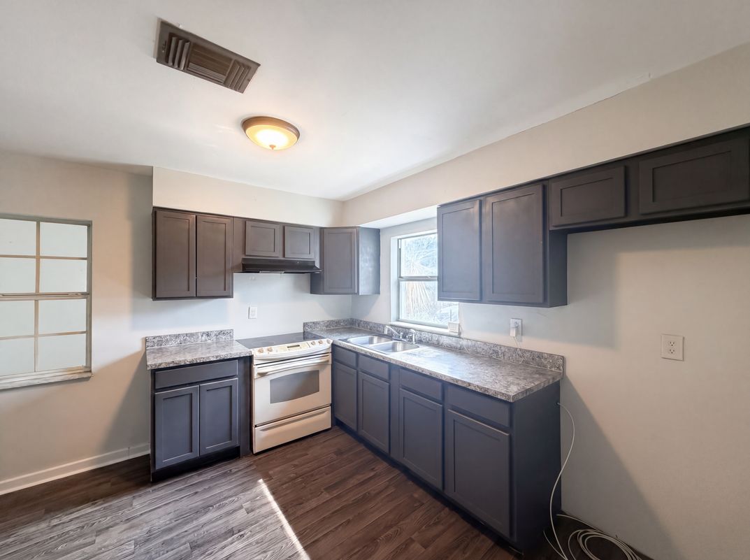 Property photo 2 of 1100 Carefree Cove Dr