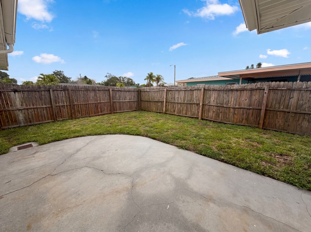 Photo 17 of 19 of 567 Baywood Dr N, Dunedin, FL