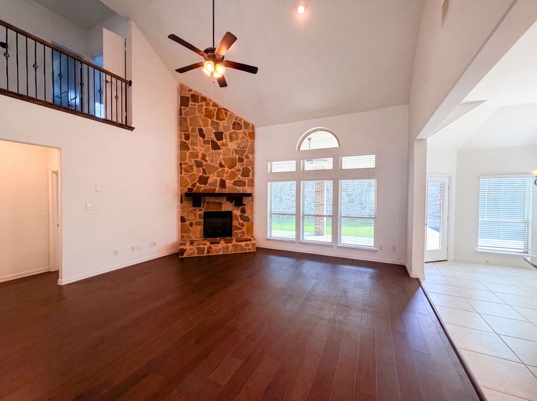 Property photo 3 of 4305 Curlew Ln