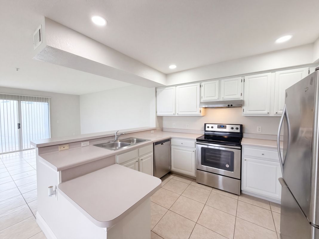 Property photo 3 of 13838 Fairway Island Dr Apt 1411