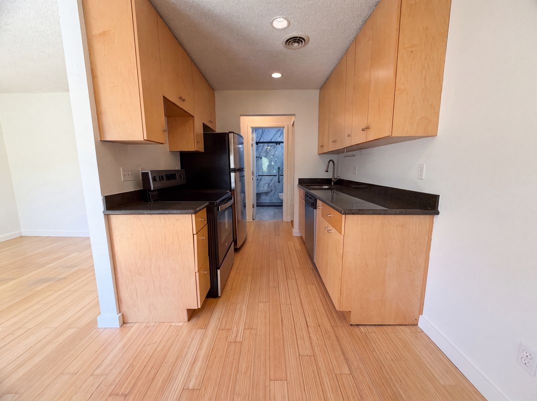 Property photo 2 of 1300 NE 68th Ave Apt 15