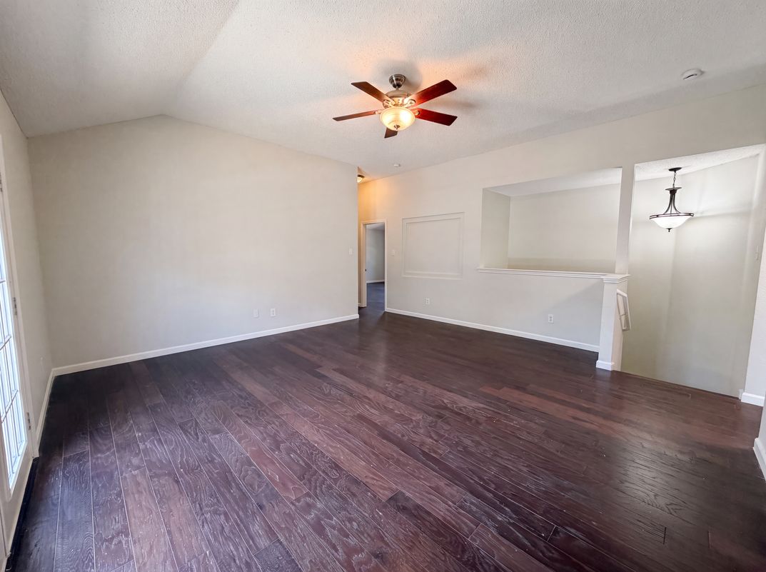 Photo 11 of 36 of 6878 Genevieve Dr, Fort Worth, TX