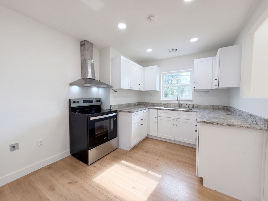 Property photo 2 of 606 E Langley Blvd