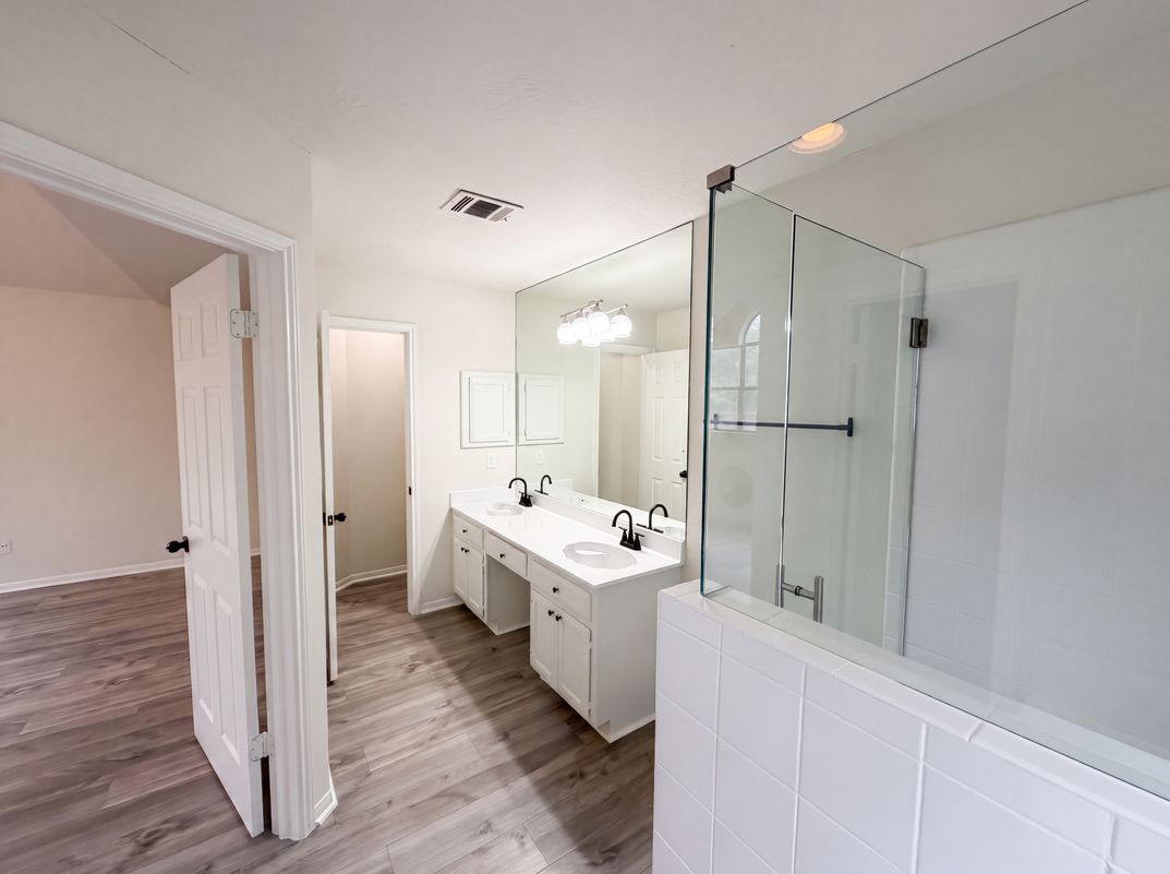 Photo 9 of 24 of 1517 River Oak Dr, Leander, TX