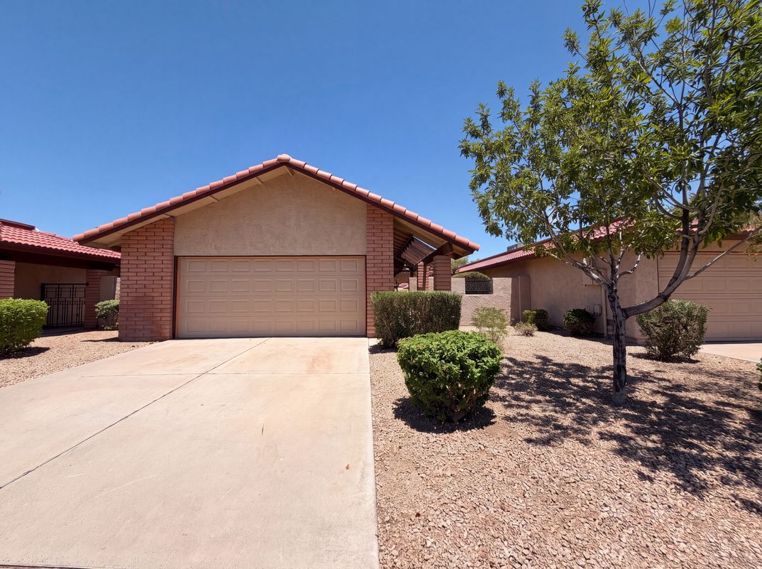 Property photo 1 of 5208 E Tamblo Dr