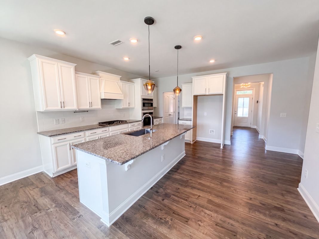 Property photo 2 of 1102 Meadow Pond Dr