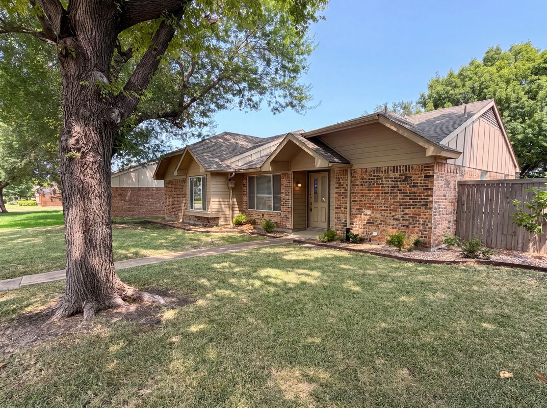 Property photo 1 of 2739 April Hill Ln