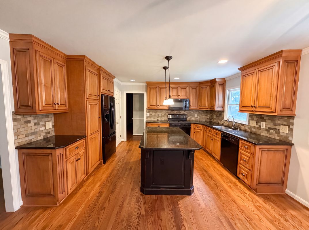 Property photo 2 of 3029 Southampton Cir