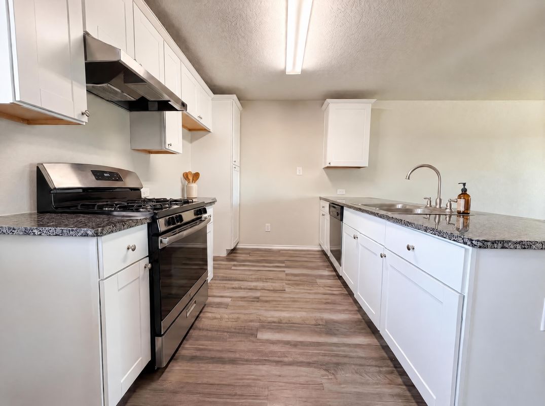 Property photo 2 of 210 Expedition Way