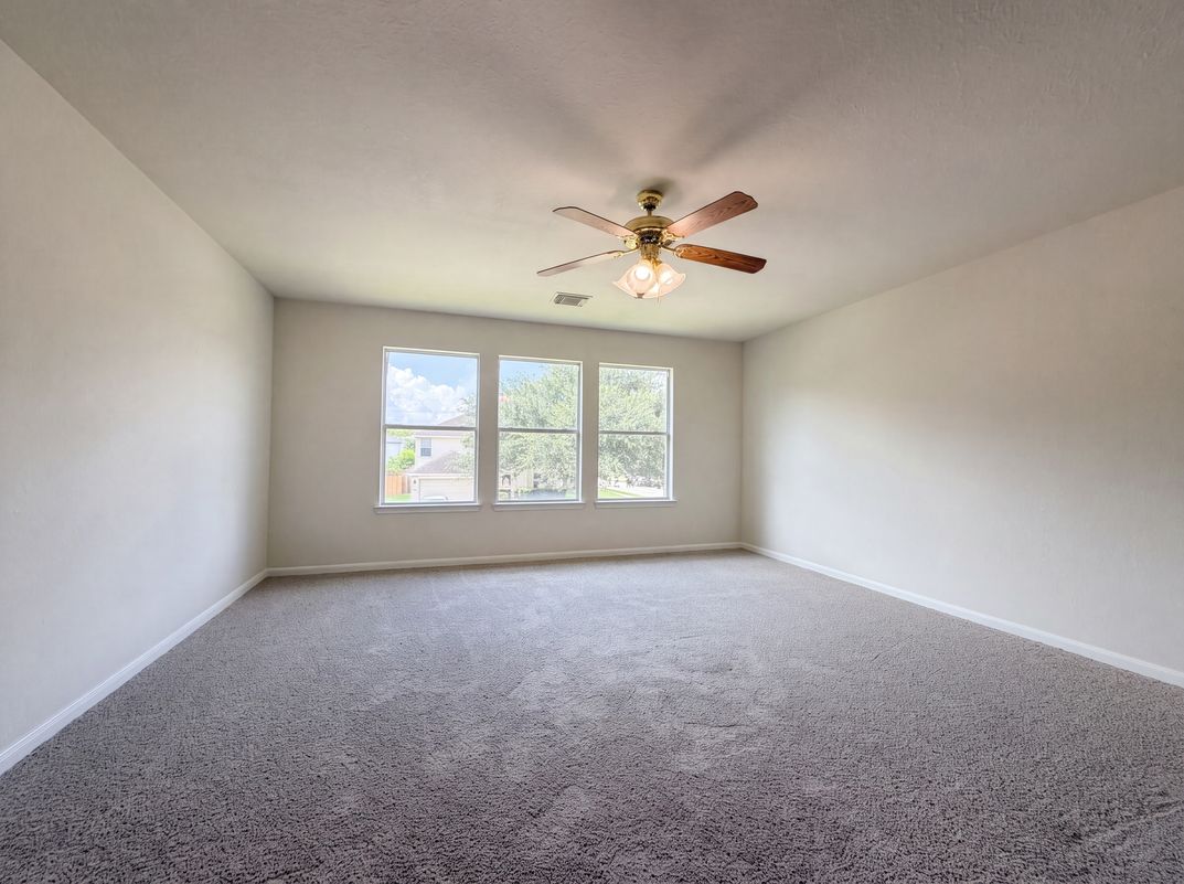Photo 4 of 22 of 16519 Eaglewood Shadows Dr, Sugar Land, TX