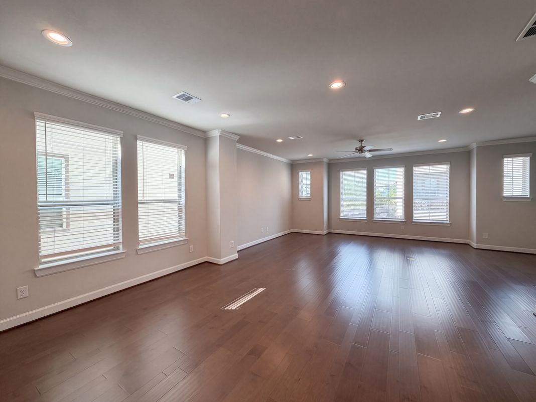 Property photo 3 of 10707 Centre Forest Dr