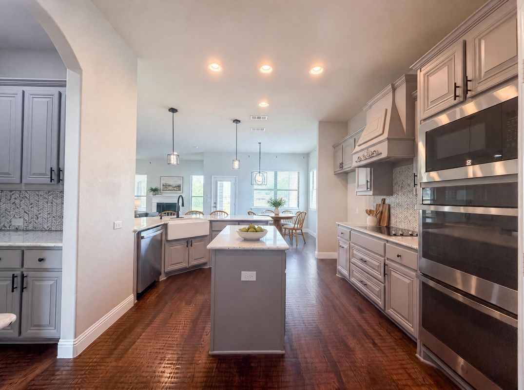 Property photo 2 of 1208 Redbud St