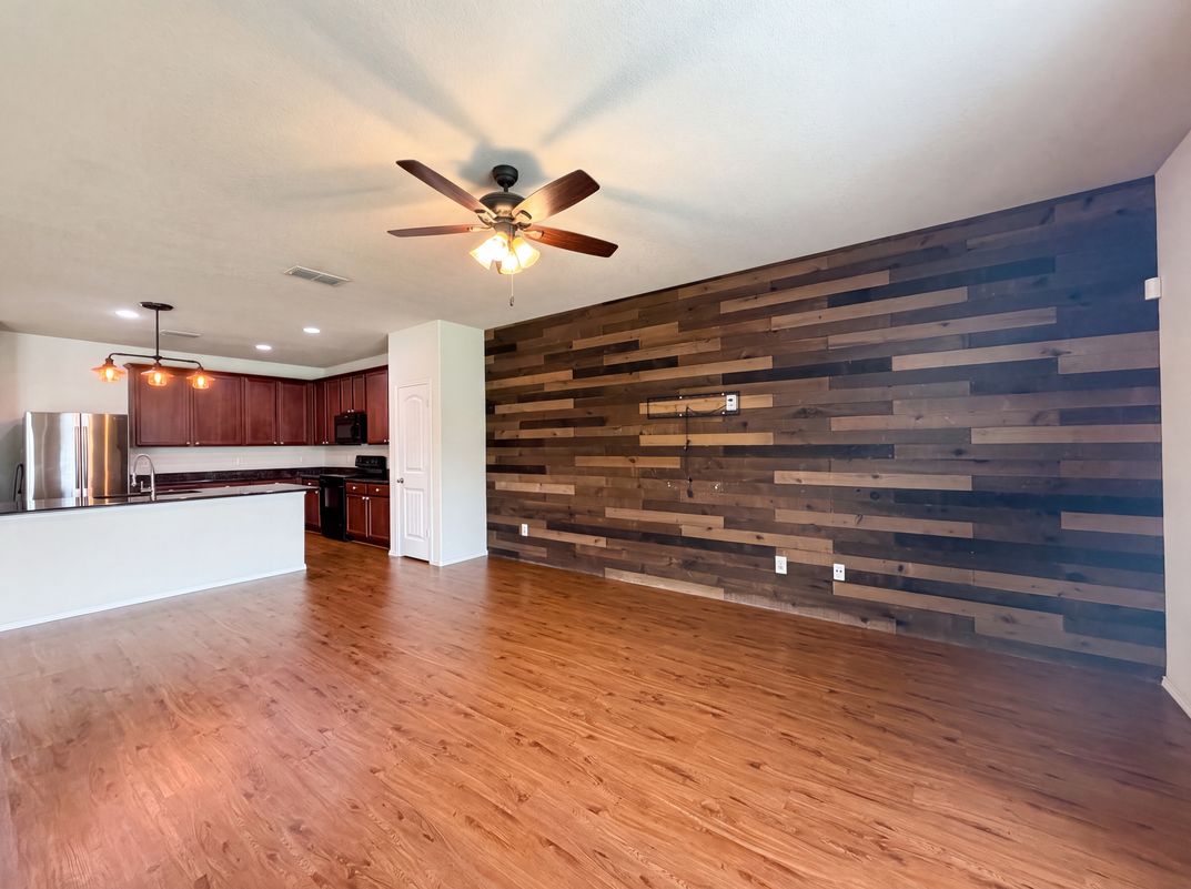 Property photo 3 of 9165 Blackstone Dr