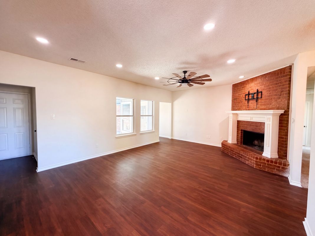 Property photo 3 of 2522 Palisades Pl