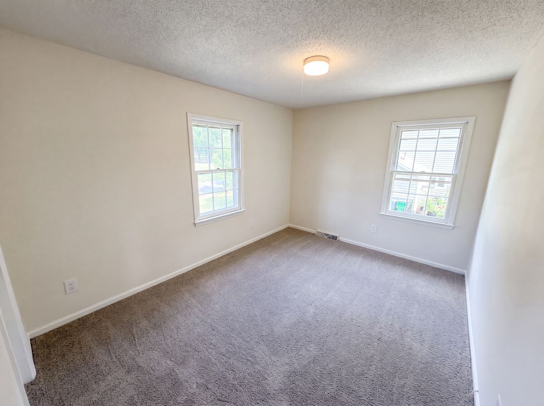 Photo 7 of 19 of 8909 Danson Dr, Charlotte, NC