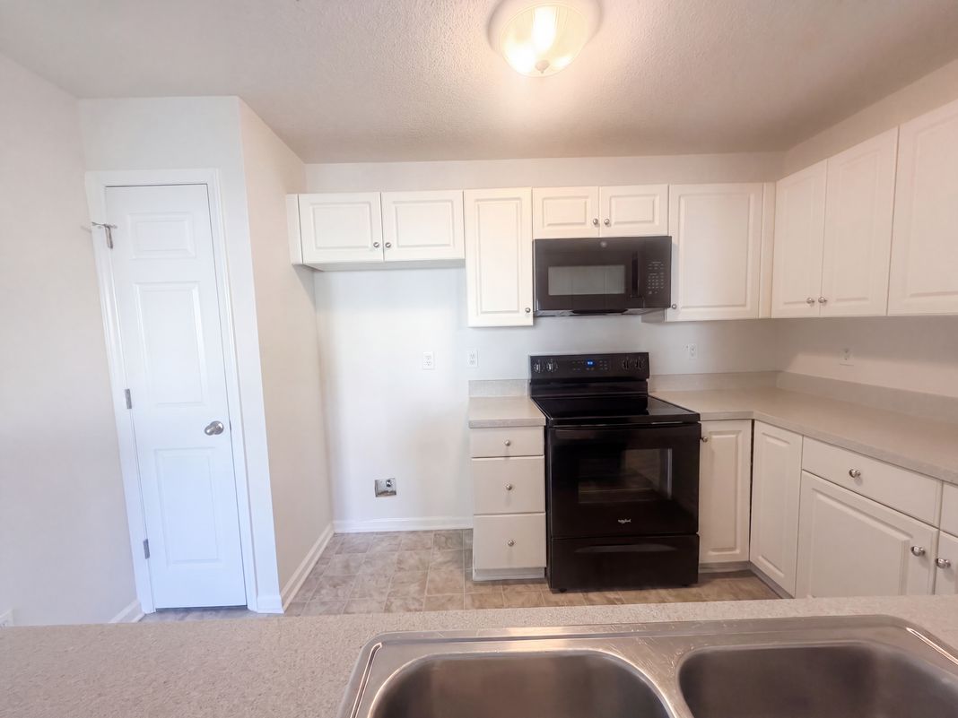 Property photo 2 of 3721 Morris Farm Dr Apt 1C