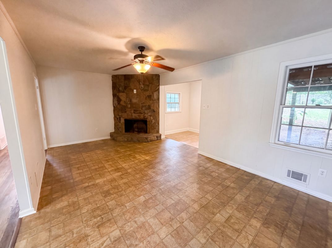 Property photo 3 of 1276 Robin Rd NE