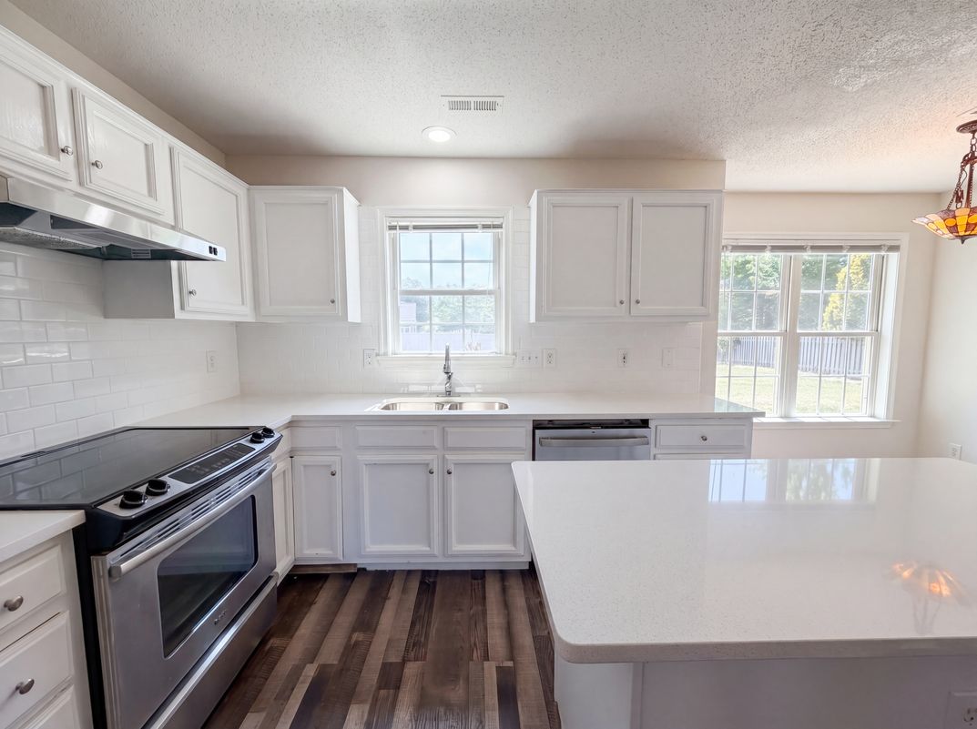 Property photo 2 of 135 Brookgreen Ct