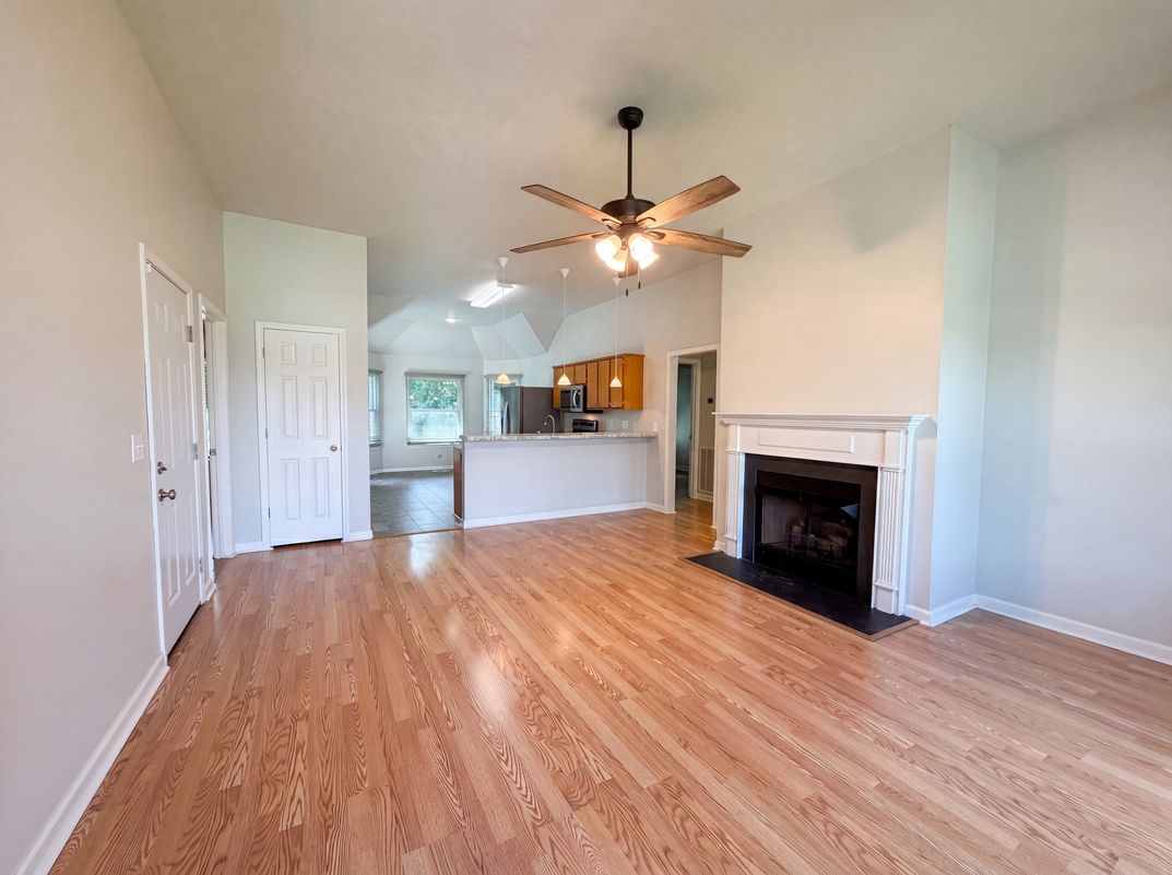 Photo 3 of 18 of 832 Stone Hedge Ct, Old Hickory, TN