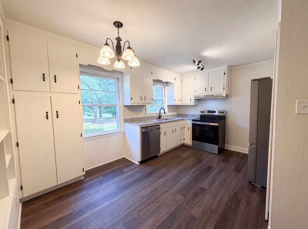 Property photo 2 of 1077 Allendale Cir