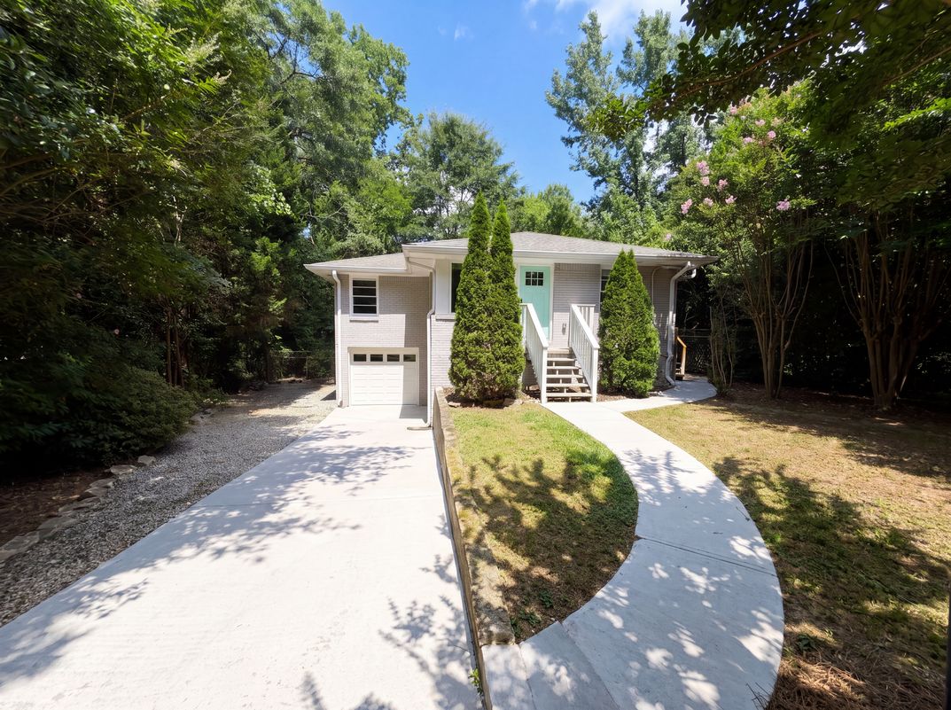 Property photo 1 of 2336 Nesbitt Dr NE