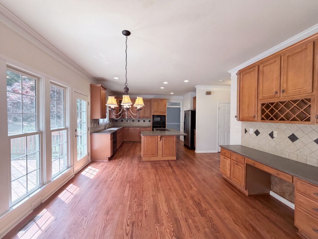 Property photo 2 of 188 Forest Walk Way