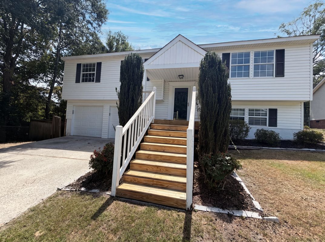 Property photo 1 of 163 Stonewood Dr