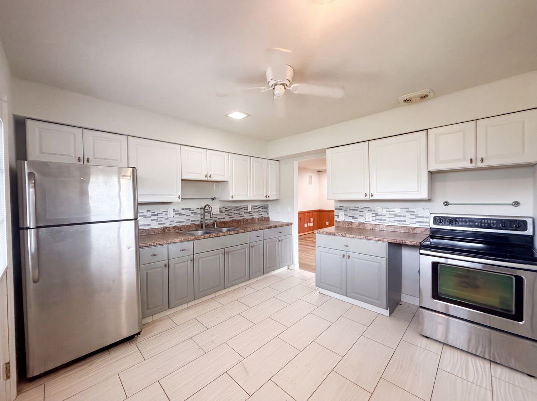 Property photo 2 of 2221 Myrtle Ave