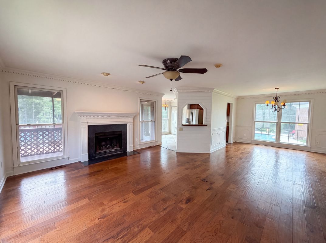 Property photo 3 of 8542 Oxford Dr