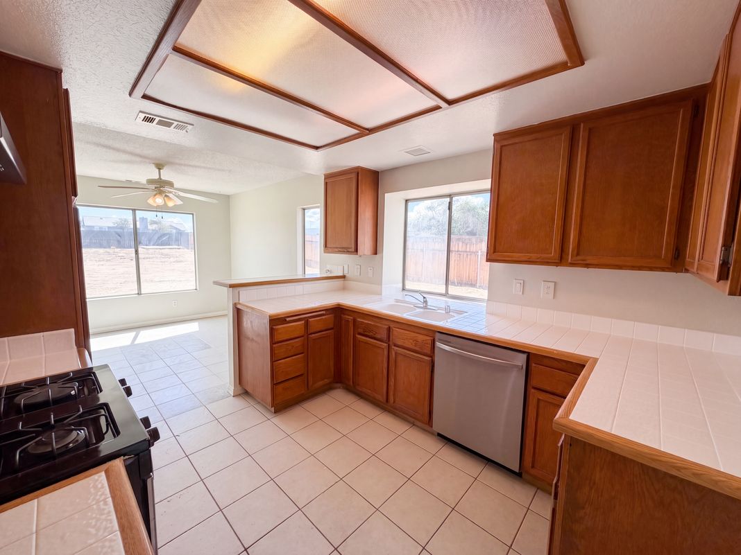 Property photo 2 of 13561 Glacier Cir