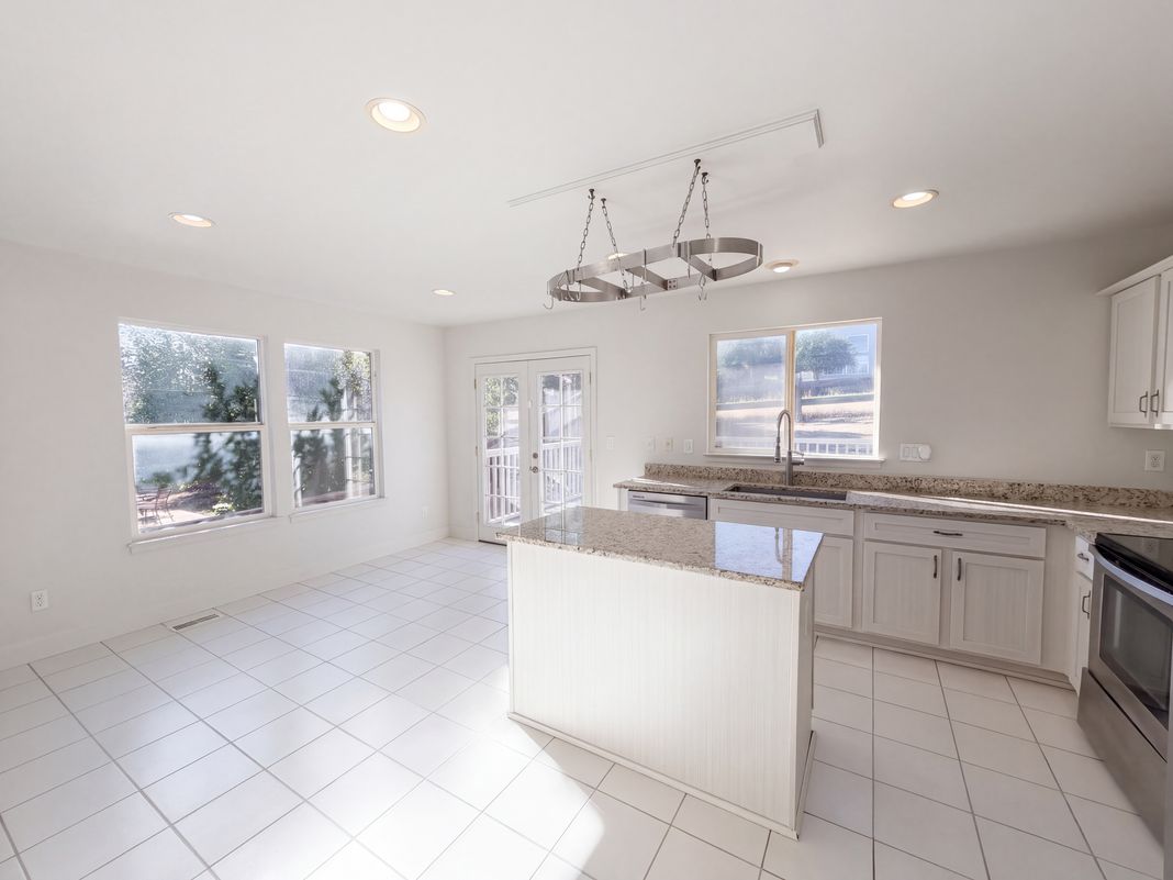 Property photo 2 of 10009 Strathfield Ln