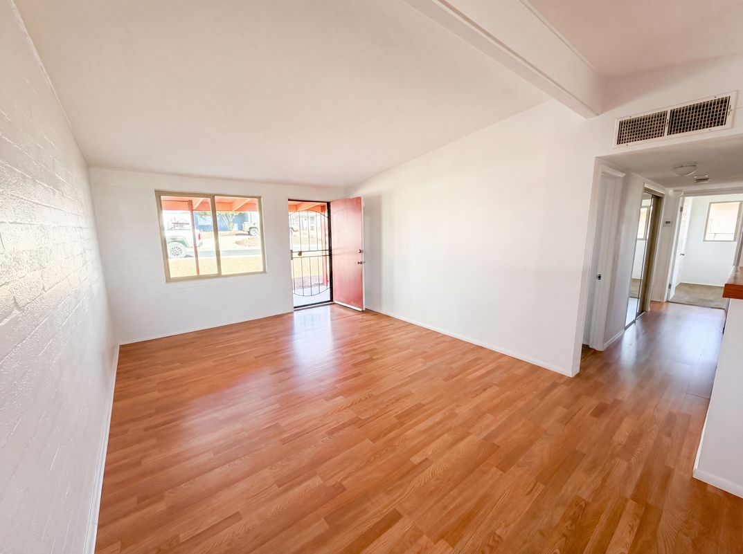 Property photo 3 of 131 W 6th Ave
