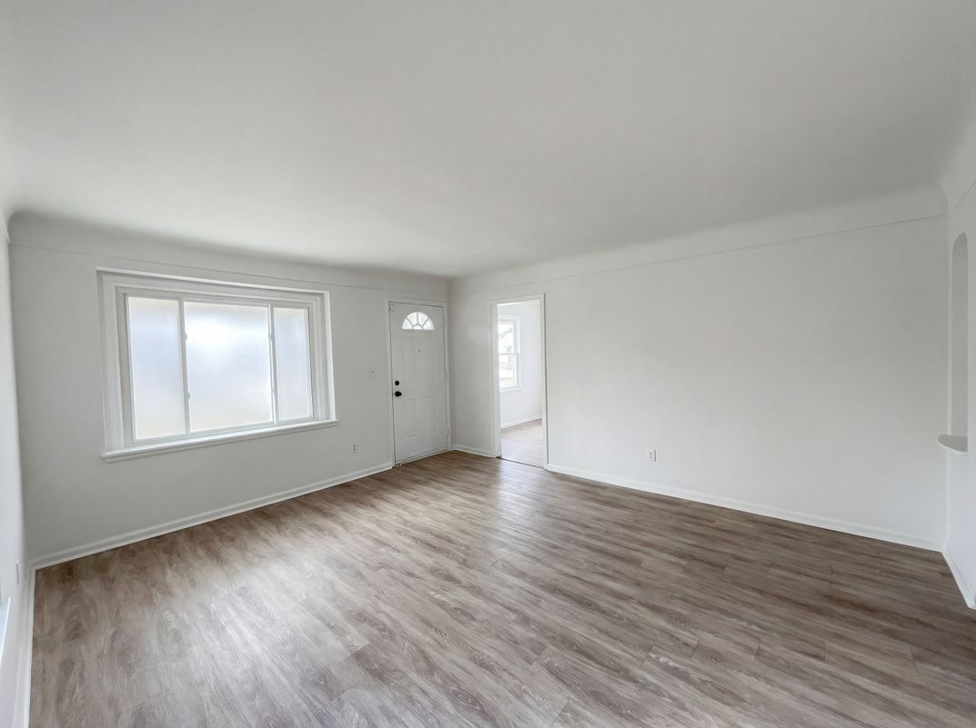 Property photo 3 of 24610 Parklawn St