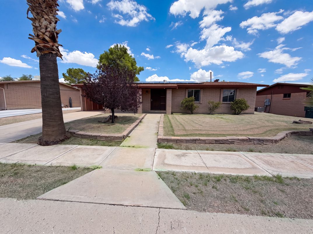 Property photo 1 of 7949 E Manitoba Pl